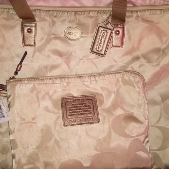XL Coach overnight bag with snap on makeup bag inside and silk Coach carrying ba - Picture 1 of 2
